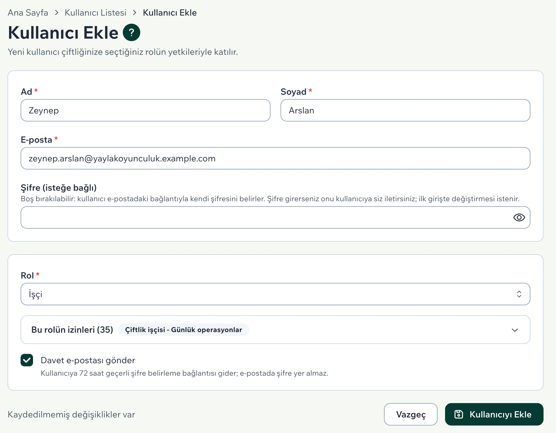 Kullanıcı Ekle formunda ad, soyad, e-posta, İşçi rolü ve işaretli Davet e-postası gönder kutusu